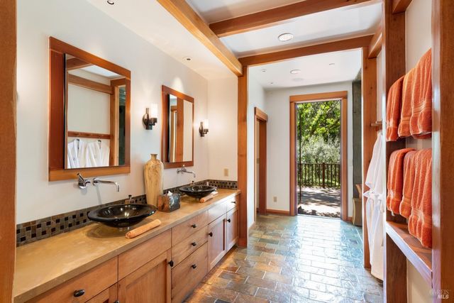 1250 Oakwood Ln, St. Helena, CA 94574