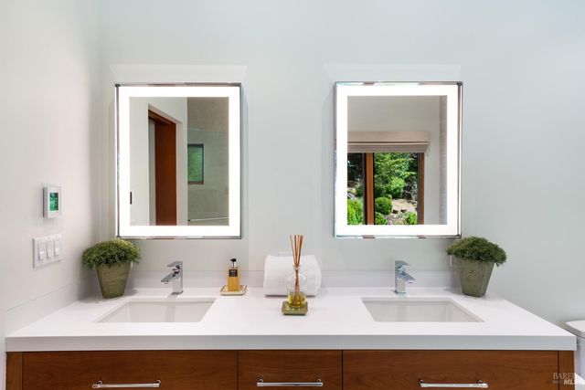 1250 Oakwood Ln, St. Helena, CA 94574