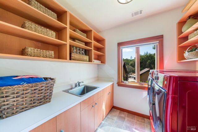 1250 Oakwood Ln, St. Helena, CA 94574