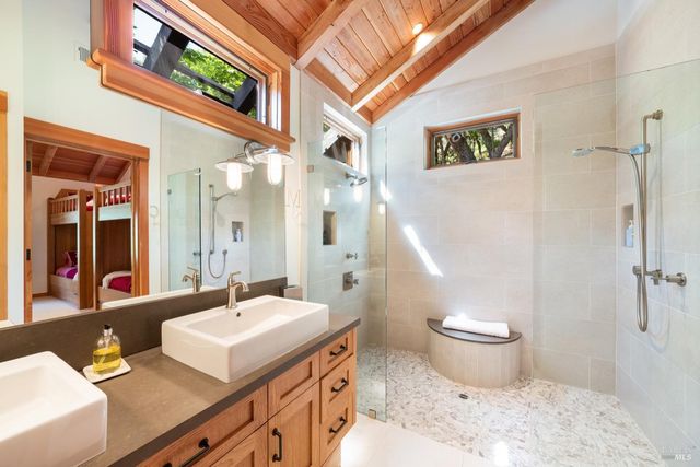 1250 Oakwood Ln, St. Helena, CA 94574