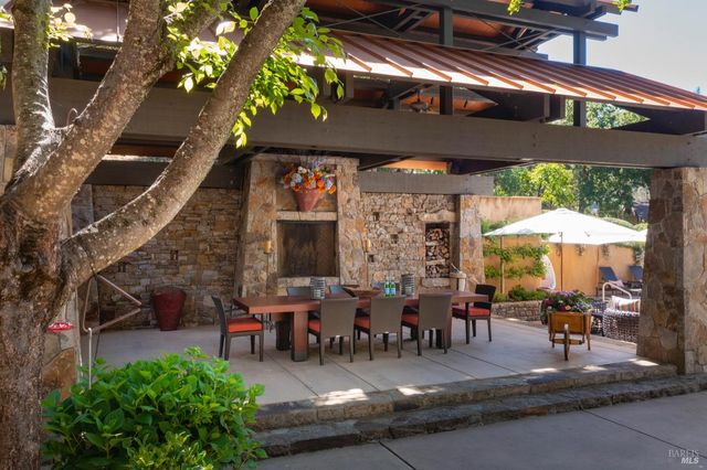 1250 Oakwood Ln, St. Helena, CA 94574