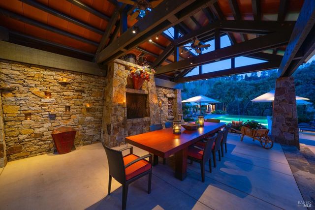 1250 Oakwood Ln, St. Helena, CA 94574