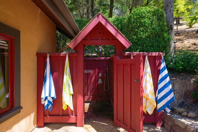 1250 Oakwood Ln, St. Helena, CA 94574