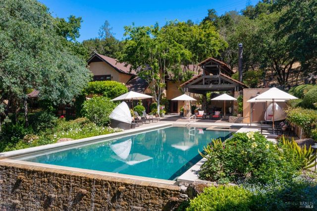 1250 Oakwood Ln, St. Helena, CA 94574