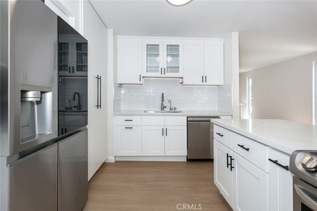 21901 Lassen Street 113, Chatsworth, CA 91311
