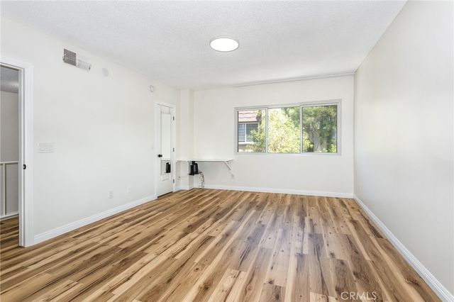 21901 Lassen Street 113, Chatsworth, CA 91311