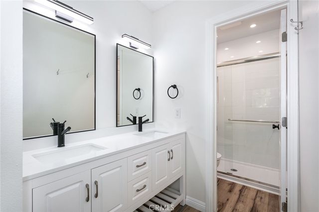 21901 Lassen Street 113, Chatsworth, CA 91311