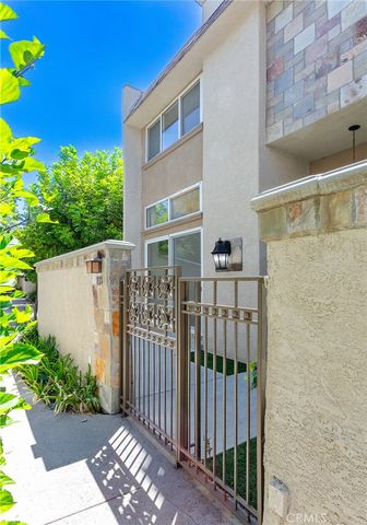 21901 Lassen Street 113, Chatsworth, CA 91311