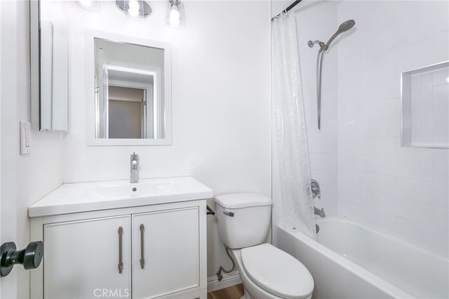 21901 Lassen Street 113, Chatsworth, CA 91311
