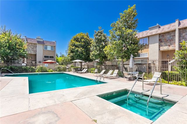 21901 Lassen Street 113, Chatsworth, CA 91311