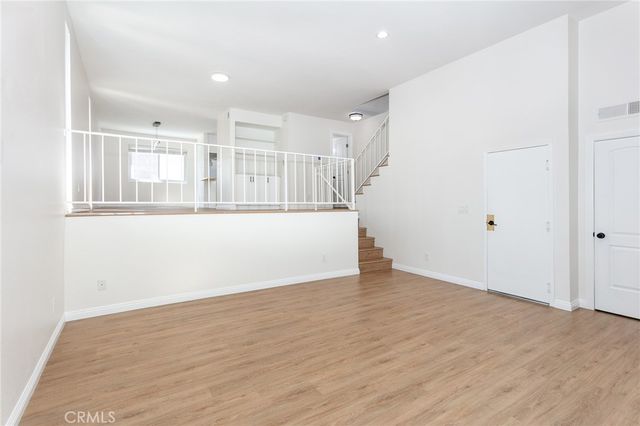 21901 Lassen Street 113, Chatsworth, CA 91311