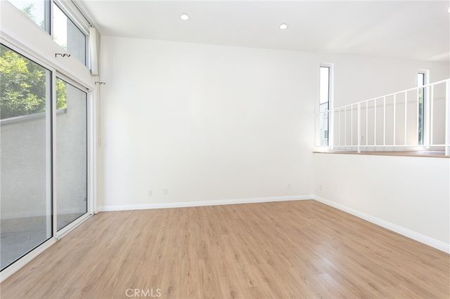 21901 Lassen Street 113, Chatsworth, CA 91311
