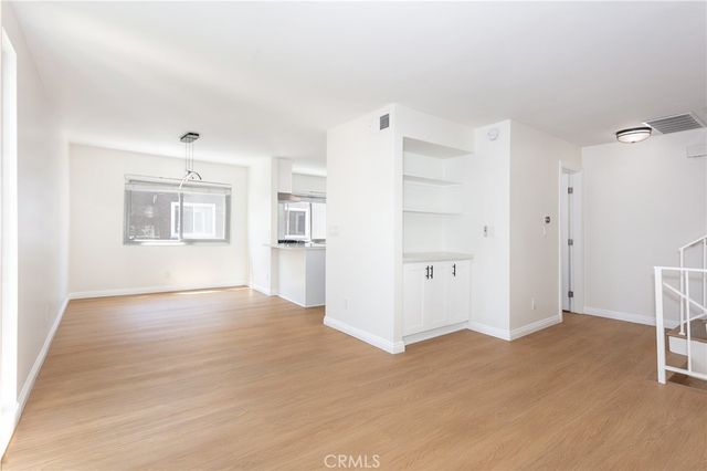 21901 Lassen Street 113, Chatsworth, CA 91311