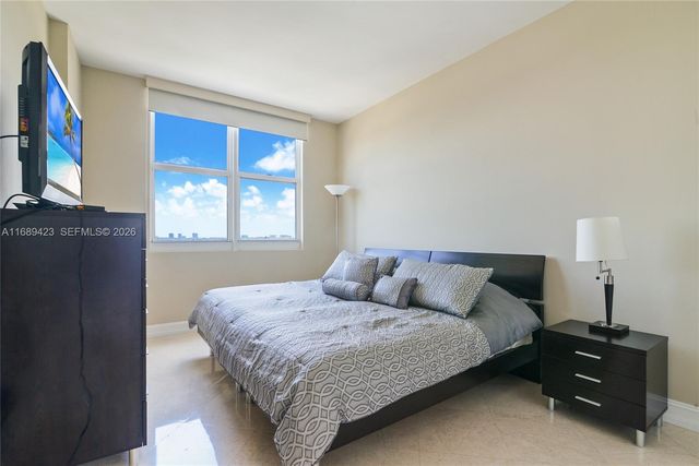 9751 E Bay Harbor Dr 8D, Bay Harbor Islands, FL 33154