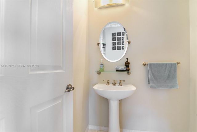 9751 E Bay Harbor Dr 8D, Bay Harbor Islands, FL 33154