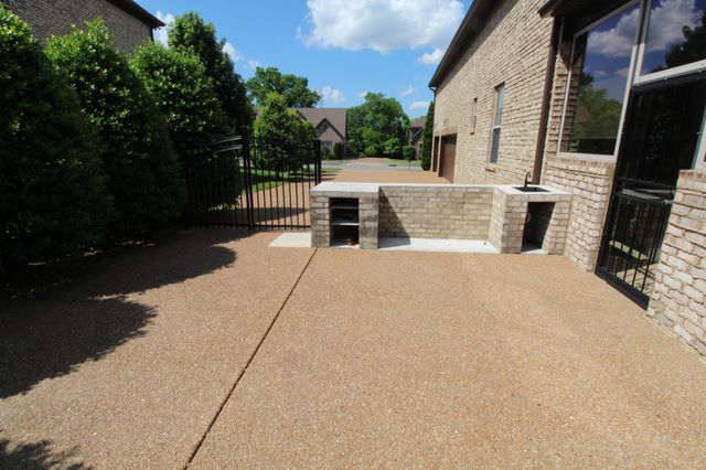 337 Crooked Creek Ln, Hendersonville, TN 37075
