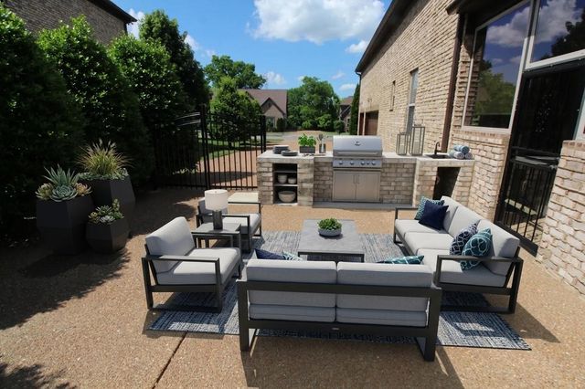 337 Crooked Creek Ln, Hendersonville, TN 37075