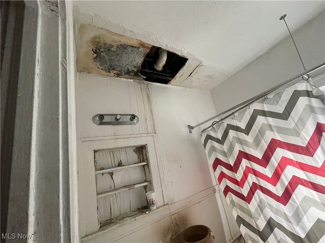 12313 Rexford Avenue, Cleveland, OH 44105