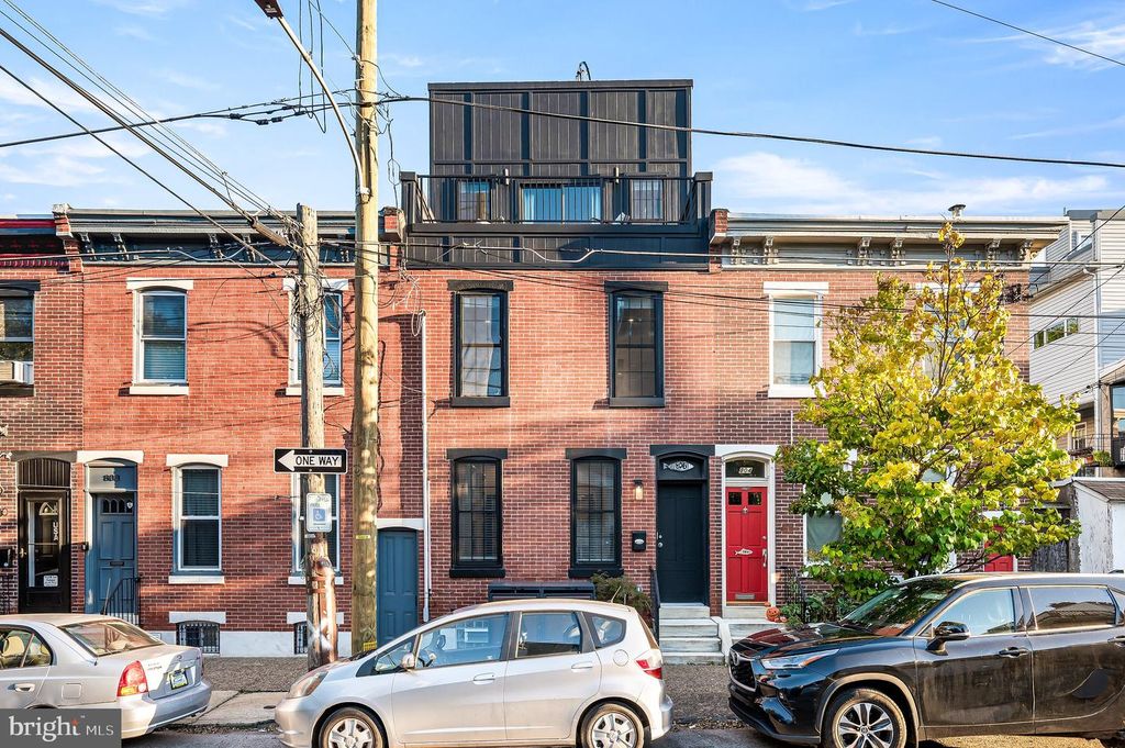 806 MOYER ST, PHILADELPHIA, PA 19125 — exterior
