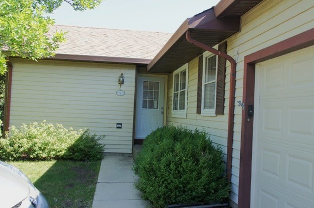 1900 Stanford Drive, Naperville, IL 60565
