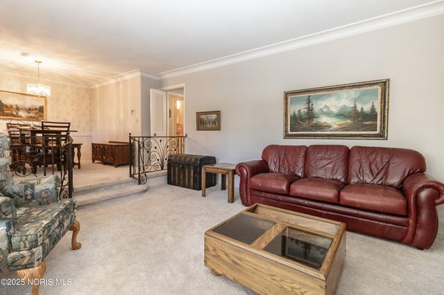 2526 Valley Brook Drive, Toledo, OH 43615