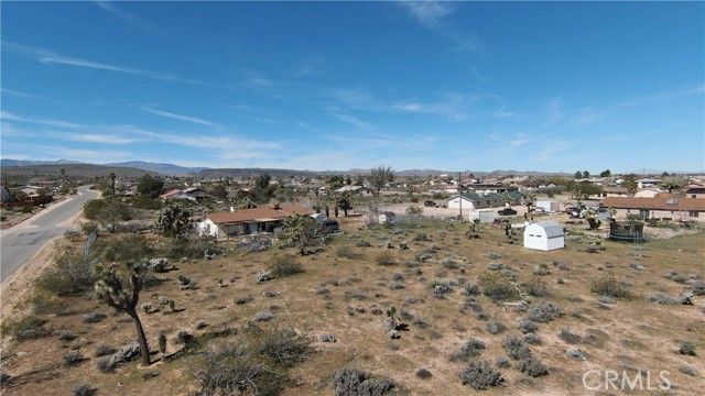 58394 Canterbury, Yucca Valley, CA 92284