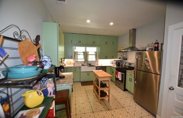 1630 W Craig, San Antonio, TX 78201