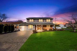 3 Avelaine Court, Babylon, NY 11702
