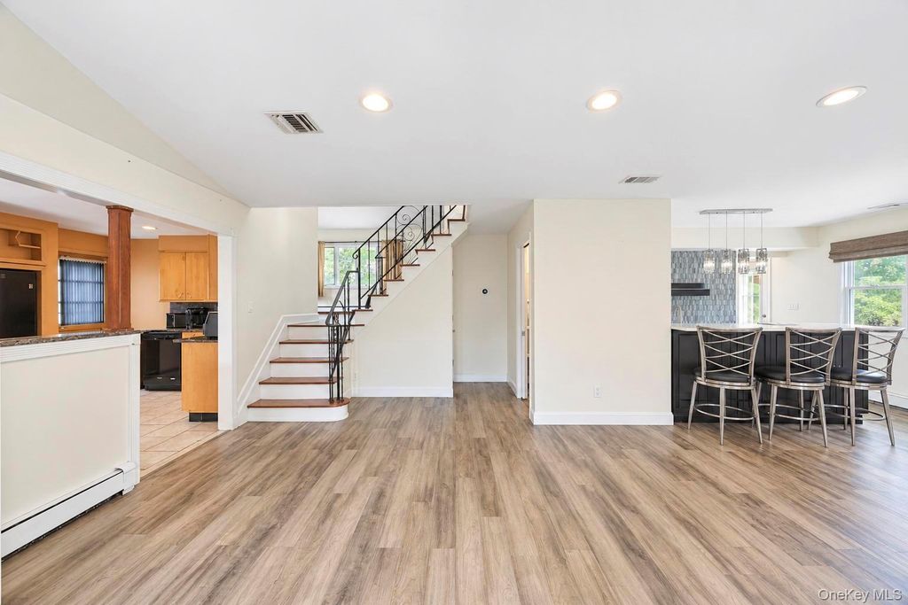 3 Avelaine Court, Babylon, NY 11702 — photo 3