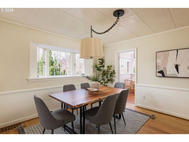 1128 Ne KNOTT St, Portland, OR 97212