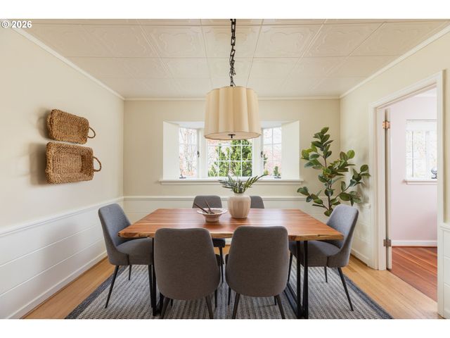 1128 Ne KNOTT St, Portland, OR 97212