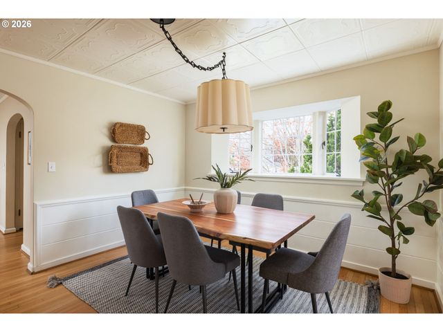 1128 Ne KNOTT St, Portland, OR 97212