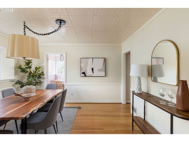 1128 Ne KNOTT St, Portland, OR 97212