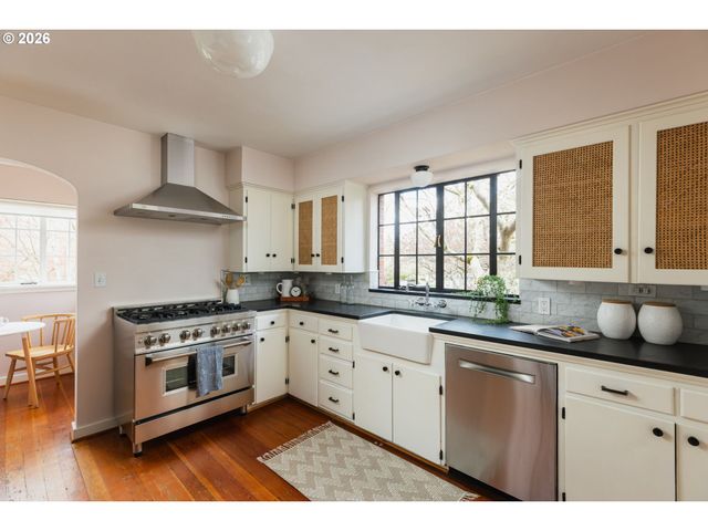 1128 Ne KNOTT St, Portland, OR 97212