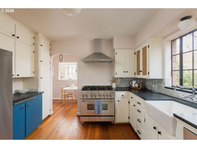 1128 Ne KNOTT St, Portland, OR 97212