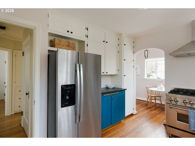 1128 Ne KNOTT St, Portland, OR 97212