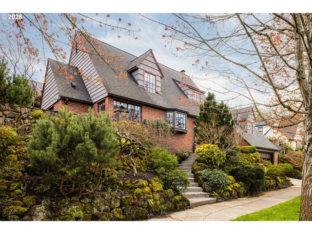 1128 Ne KNOTT St, Portland, OR 97212