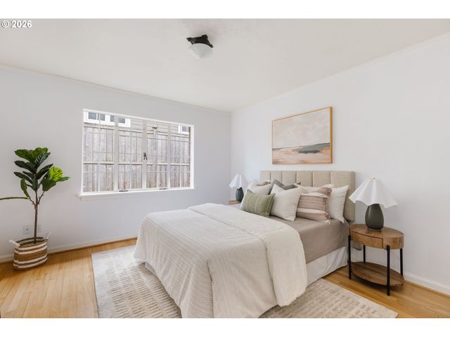 1128 Ne KNOTT St, Portland, OR 97212