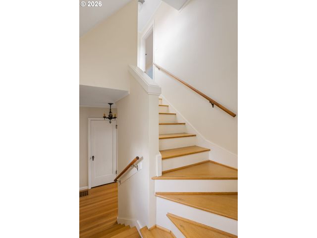 1128 Ne KNOTT St, Portland, OR 97212