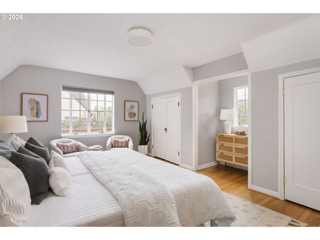 1128 Ne KNOTT St, Portland, OR 97212