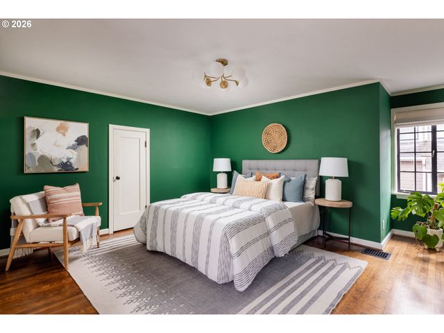 1128 Ne KNOTT St, Portland, OR 97212