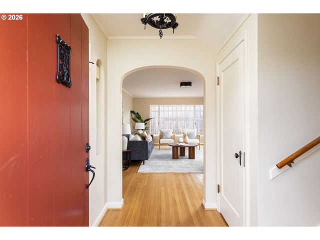 1128 Ne KNOTT St, Portland, OR 97212