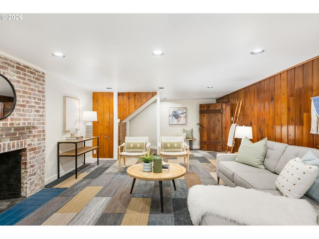 1128 Ne KNOTT St, Portland, OR 97212