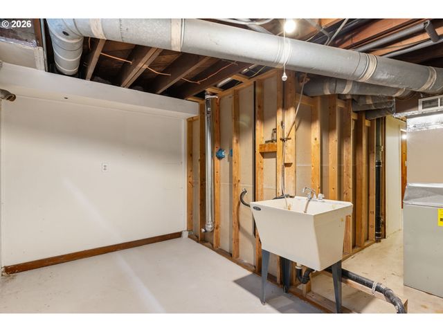 1128 Ne KNOTT St, Portland, OR 97212