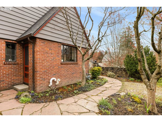 1128 Ne KNOTT St, Portland, OR 97212