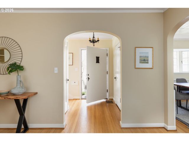 1128 Ne KNOTT St, Portland, OR 97212