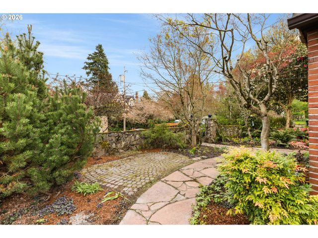 1128 Ne KNOTT St, Portland, OR 97212