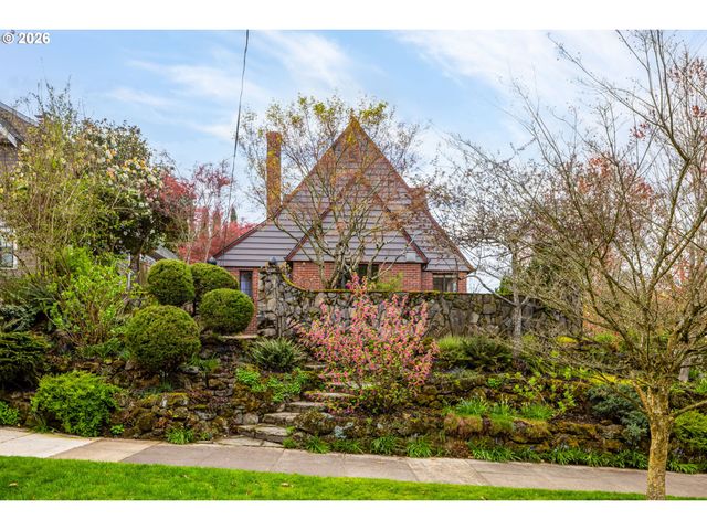 1128 Ne KNOTT St, Portland, OR 97212