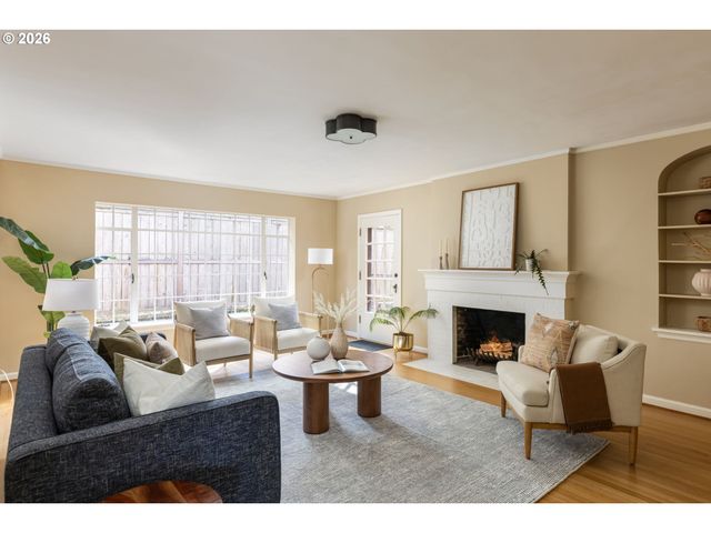 1128 Ne KNOTT St, Portland, OR 97212