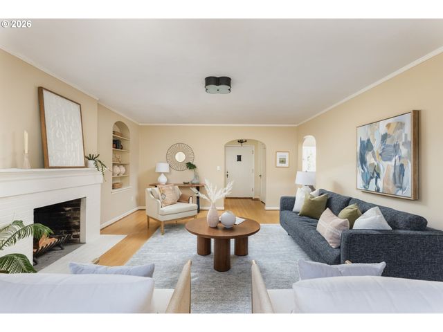 1128 Ne KNOTT St, Portland, OR 97212